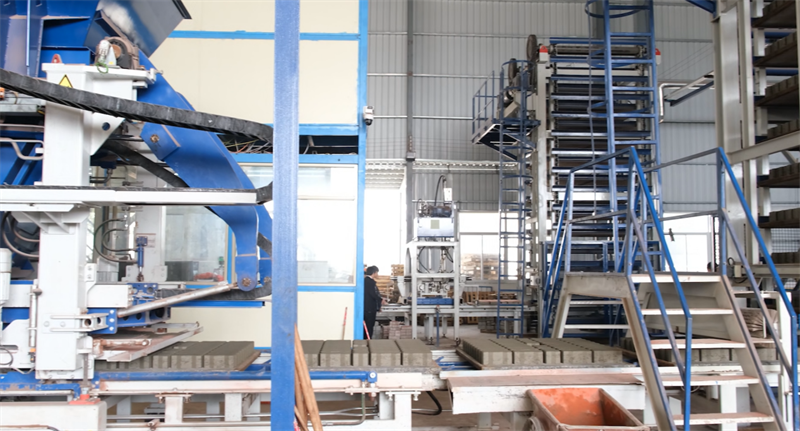 एउटा मेसिन, धेरै ईंटहरू, ऊर्जा बचत र कार्बन घटाउने, QGM Zenith 15 मोडेलले हरियो निर्माण सामग्रीको 