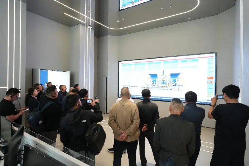 चाइना बिल्डिङ ब्लक एसोसिएसनको आठौं सत्रको दोस्रो स्थायी परिषद् बैठक क्वान्झाउमा सम्पन्न भयो; Quangong मेसिनरी कं, लिमिटेड उद्योग विनिमय र विकास योगदान।